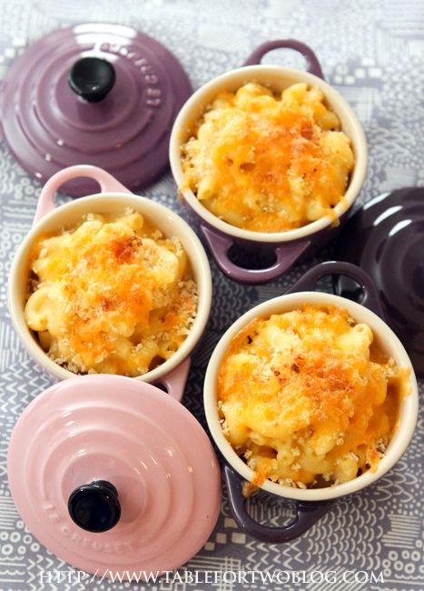 Jason’s 20 min Mac and Cheese » Table for Two Mini Cocotte Recipe, Ramekin Recipe, Cocotte Recipe, Le Creuset Recipes, Cheese Table, Classic Mac And Cheese, Mini Casseroles, Best Mac And Cheese, Table For Two