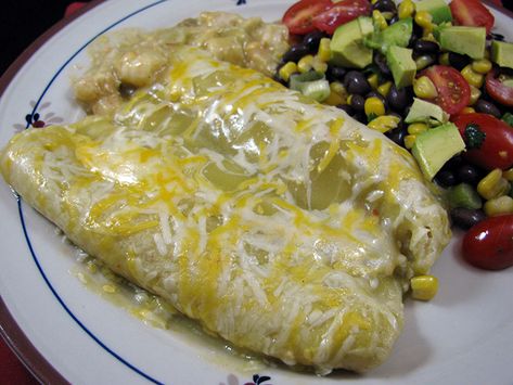 Easy Shrimp Enchiladas Verde Shrimp Enchiladas Recipes, Seafood Enchiladas, Enchiladas Recipes, Shrimp Enchiladas, Enchiladas Healthy, Kat Diy, Green Enchilada Sauce, Healthy Shrimp, Easy Shrimp