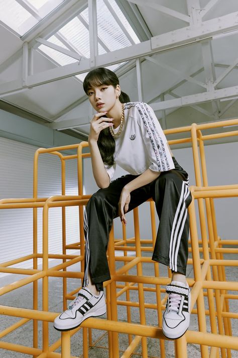 Blackpink Stars in Adidas's New Watch Us Move Campaign Tomboy Look, Lisa Bp, Lisa Blackpink Wallpaper, Adidas Fashion, Tomboy Fashion, Black Pink Kpop, Blackpink Fashion, Lalisa Manoban, Blackpink Lisa