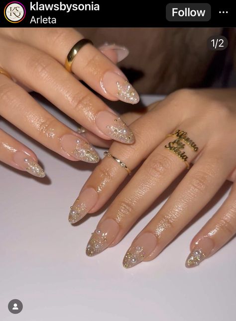 Apres Gel X Nails Short Almond, Short Gelx Apres Nail Designs, New Years Short Nails, Nails Stiletto Short, Gelx Apres Nail Designs, Pearls Nails, Golden Nails, Pearl Nails, Pink Acrylic Nails