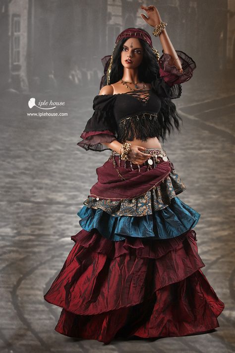 Belly Dancer Outfits Aesthetic, Romani Dresses, Romani Halloween Costume, Romani Costume, Romani Outfit, Romani Dress, Romani Clothing, Romani Fashion, Fortune Teller Costume