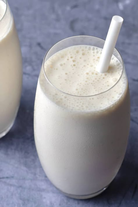 Yogurt Protein Shake, Keto Vanilla Ice Cream, Keto Milkshake, Healthy Milkshake, Yogurt Shake, Sugar Free Snacks, Shakeology Recipes, Meal Replacements, Vanilla Milkshake