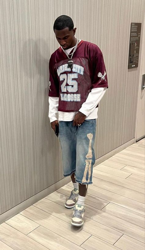 Mesh Jersey Outfit Men, Jersey Fits Men, Street Style Poses, Jersey Outfit Men, Hip Hop Style Outfits, Men Streetwear Fashion, Football Jersey Outfit, Trendy Boy Outfits, Aesthetic Outfits Men