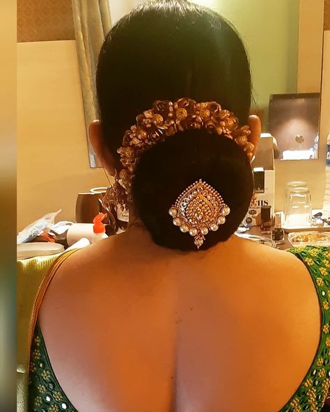 Hair Bun Jewelry Indian, Marriage Hairstyles, Bun Jewelry, Latest Bridal Blouse Designs, Bridal Hair Buns, Homemade Facials, Dark Hair With Highlights, Hair Buns, Hair Jewellery