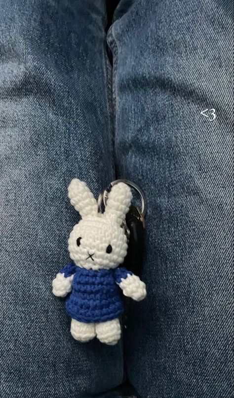 Crochet Instagram Story, Short Pattern, Crochet Business, Kawaii Crochet, Fun Crochet Projects, Crochet Keychain, Diy Crochet Projects, Cute Keychain, Crochet Accessories