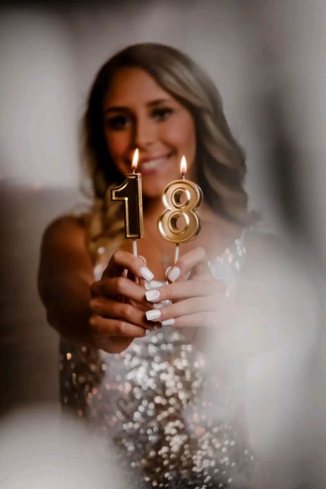 Birthday Photo Shoot With Balloons, 18th Birthday Photo Ideas, 18th Birthday Photoshoot Ideas Outdoors, Sweet Sixteen Pictures, Photoshoot Ideas Outdoor, 17th Birthday Party Ideas, 21st Birthday Ideas, Outside Birthday, Sweet 16 Pictures