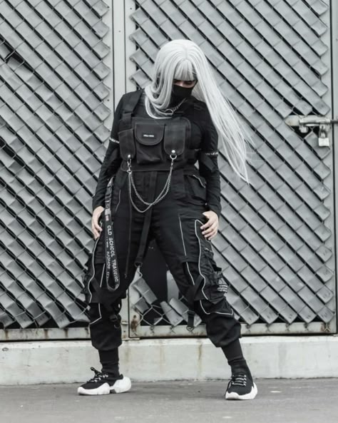 Techwear Women Plus Size, Cyberpunk Outfit Plus Size, Cyberpunk Plus Size, Black Metal Aesthetic Outfit, Techware Fashion Women, Plus Size Techwear, Renfaire Cosplay, Gothic Poses, Techware Fashion