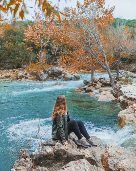 Barton Creek Greenbelt // 5 Hiking Trails to Try in Austin, Texas #readysetjetset #outdoors #hiking #blogtips #texas #atx Austin Hiking, Texas Hiking, Mckinney Falls State Park, Hiking In Texas, Austin Vacation, Austin Travel, Explore Texas, Texas Adventure, Hiking Places