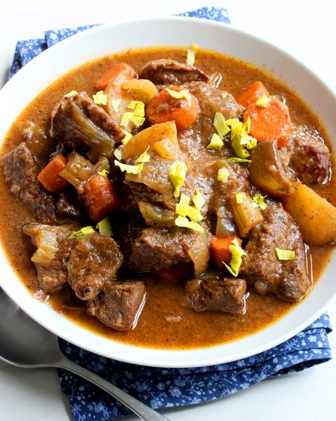 This hearty, classic beef stew is loaded with fresh ingredients and flavor, without all the sodium. A perfect low sodium slow cooker recipe. Low Sodium Beef Stew, Easy Low Sodium Recipes, Low Sodium Soup, Low Sodium Recipes Heart, Salt Beef, Heart Healthy Recipes Low Sodium, Low Salt Recipes, Classic Beef Stew, Salt Recipes