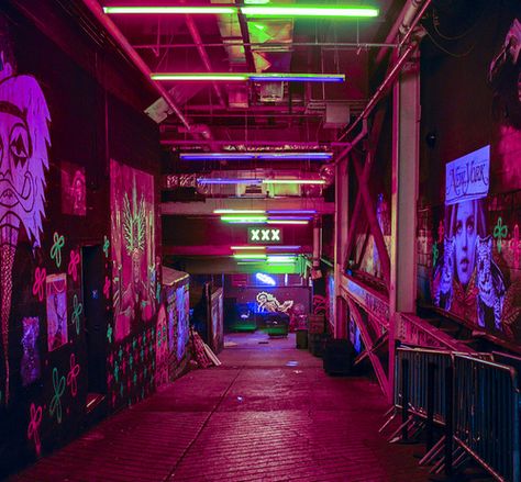 Neon Underground / cyberpunk / city lights / sci fi city / futuristic / digital art Kawaii Vaporwave, Neon Noir, Eve Online, Mike Mignola, Object Art, New Retro Wave, Neon Nights, Cyberpunk Aesthetic, Cyberpunk City