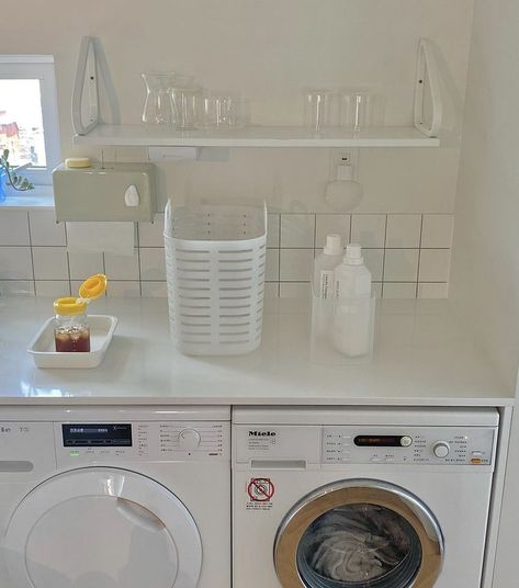 Korean Laundry Room Aesthetic, Laundry Room Korean, Korean Apartment Interior Kitchen, Korean Family Apartment, Korean Aesthetic Apartment, Korean Aesthetic House, Douyin Apartment, Korean Laundry Room, Korea Apartment Aesthetic