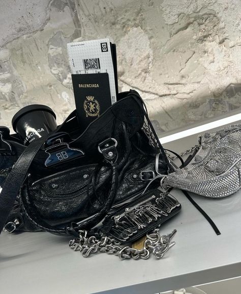 | Balenciaga Le City bag my fav 🖤 | Instagram Black Balenciaga City Bag, Balenciaga City Bag Outfit, Balenciaga Aesthetic, Bags Balenciaga, Balenciaga Style, Street Style Aesthetic, Dream Bag, Black Balenciaga, Archive Fashion