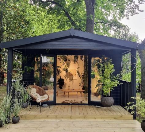 Guest House Office, Garden Shack Ideas, Tiny Backyard House, Glass House Garden, Garden Rooms Uk, Plant Studio, Garden Cabin, Insulated Garden Room, Small Outdoor Patios