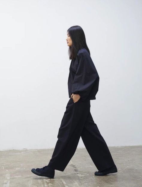 Gender Neutral Outfits, Minimal Stil, Gender Neutral Fashion, Minimalist Moda, People Cutout, Gender Neutral Style, Unisex Clothes, Studio Nicholson, Neutral Fashion