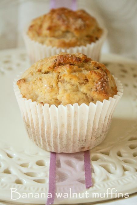 Low-fat banana walnut muffins - the Muffins of Good - Cooksister Banana Walnut Muffins, Rhubarb Muffins, Walnut Muffins, Baked Breads, Eating Bananas, Banana Walnut, Beach Holidays, Baked Banana, Honey Roasted