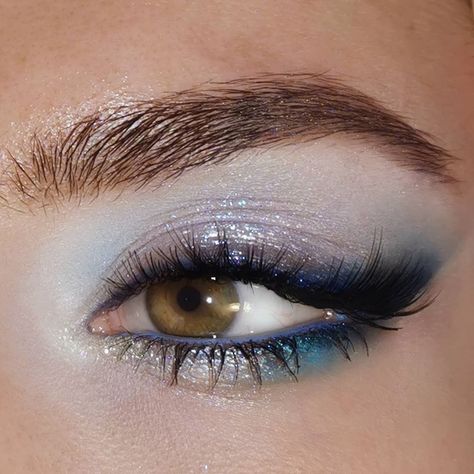 Regina on Instagram: “Thinking of the sea 🌊  Using my beautiful sister's eye  @hauslabs stupid love palette @hudabeautyshop sapphire obsessions palette…” Maquillage On Fleek, Makeup Organization Diy, Eye Makeup Styles, Glitter Pigment, Individual Lashes, Eye Makeup Art, Editorial Makeup, Perfect Makeup, Glam Makeup