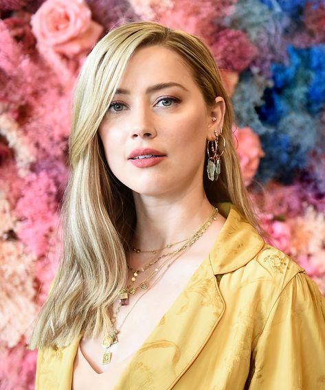 Celebrity Piercings, Amber Heard Style, Amber Heart, Female Profile, Amber Heard, Ear Piercings, Beauty Women, Piercings, Celebrity Style