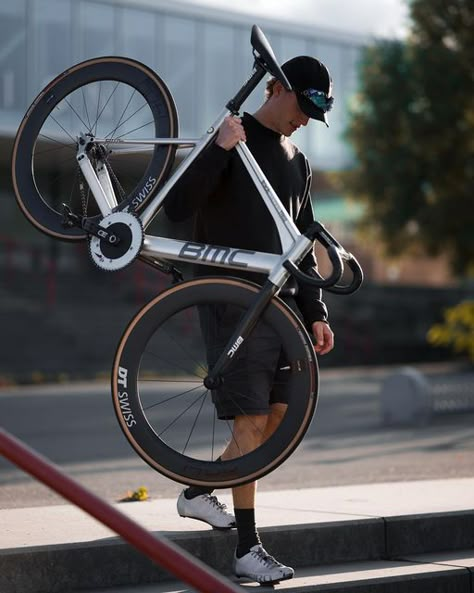 DT Swiss official on Instagram: "@fixiekarl getting ready to race his shadow across the streets of Copenhagen. The minimalist design plus an aero rim and hub, makes the TRC 1400 DICUT the perfect wheelset for winning your next race in style. #brakeless 📷: @magnus_bang" Cycling Attire, Road Bicycle Bikes, Urban Bicycle, Ready To Race, Bike Messenger, Cycling Photography, Bicycle Mountain Bike, Fixie Bike, Mtb Bike Mountain