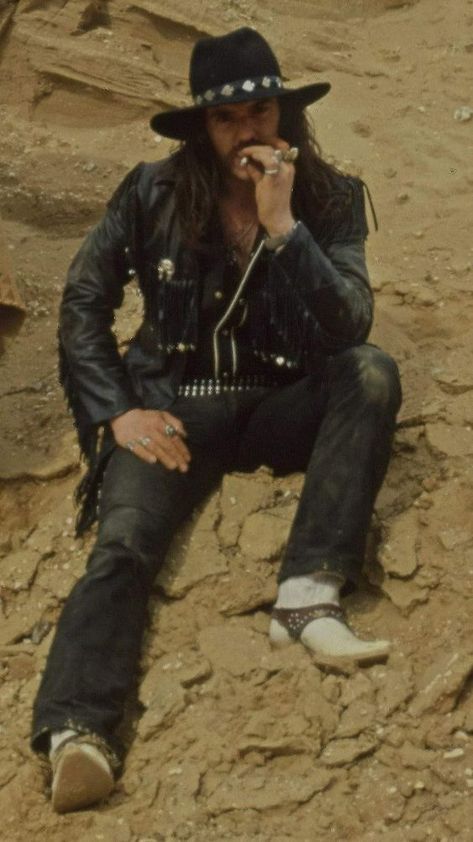 Lemmy Kilmister 70s, Hard Rock Aesthetic, Lemmy Motorhead, Battle Vest, Cowboys From Hell, Lemmy Kilmister, Rock N Roll Style, Man In Black, Heavy Rock