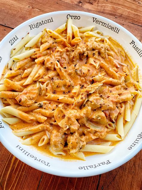 Tortellini Vodka Sauce Recipes, Vodka Sauce Pasta With Chicken, Easy Vodka Sauce, Rv Meals, The Tipsy Housewife, Tipsy Housewife, Vodka Sauce Pasta, Saturday Lunch, Pasta With Chicken