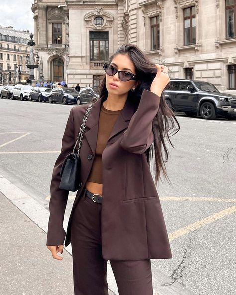 https://www.instagram.com/p/CU5It9tIWR-/?utm_medium=share_sheet Chocolate Blazer, Brown Blazer Outfit, Winter Wedding Outfits, Fashion Diary, Brown Chocolate, Zara Outfit, Brown Line, Brown Blazer, Next Clothes