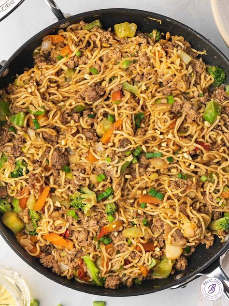 Ground Beef Ramen, Beef Ramen Recipe, Beef Ramen Noodle Recipes, Noodles Ground Beef, Top Ramen Recipes, Asian Stir Fry Sauce, Ground Beef Stir Fry, Stir Fry Veggies, Beef Ramen