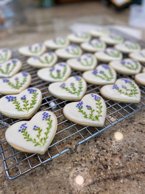 Cookies Heart Shaped, Cookies Heart, Lavender Decor, Shaped Cookies, Heart Shaped Cookies, Lavender Flower, Baking Project, Heart Cookies, Decorated Cookies