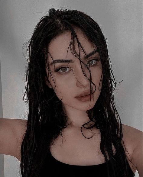 가을 패션, Wet Hair, Girl Icons, Beauty Face, Aesthetic Girl, Pretty Woman, Blue Eyes, Beauty Women, Balayage