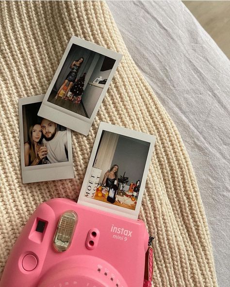 Instax Mini Ideas, Polaroid Aesthetic, Story Pics, Magnetic Hooks, Aesthetic Story, Polaroid Camera, Polaroid Pictures, Polaroid Photos, Magnetic Holder