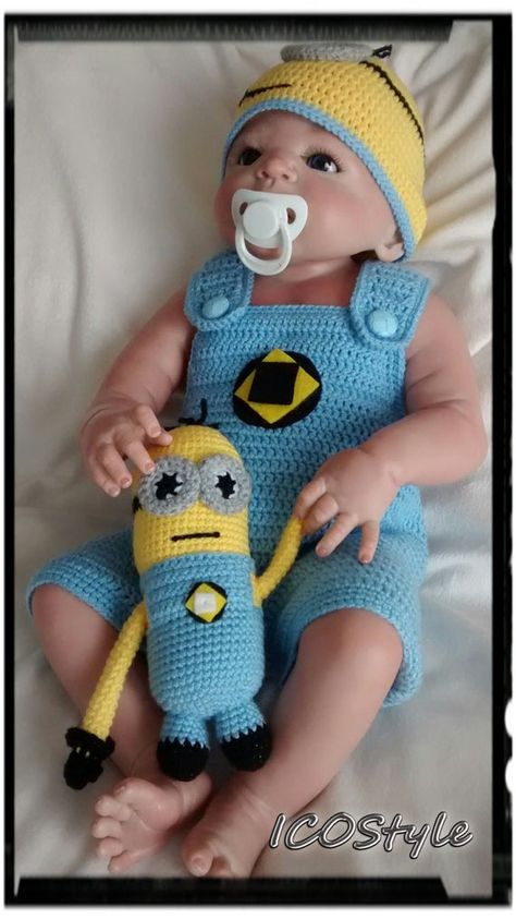 Minion Baby SetMinion Photo PropNewborn Photo propBaby image 3 Minion Photos, Newborn Crochet Photo Props, Minion Baby, Baby Halloween Costume, Crochet Baby Photo Prop, Crochet Baby Costumes, Minion Costumes, Baby Kostüm, Baby Frocks Designs