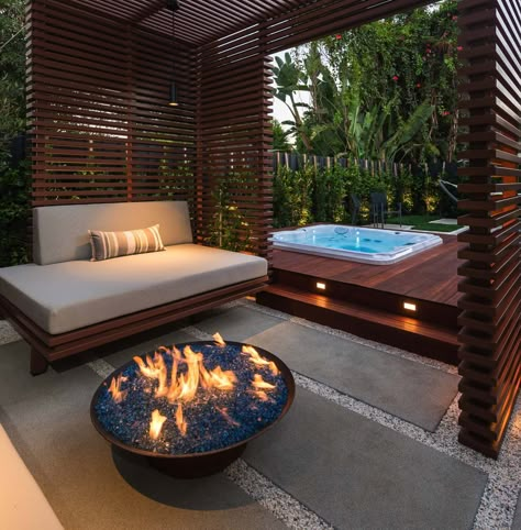 When its comes to designing an outdoor deck space for entertaining, it is important to make your design efficient with some smart styling to create an inviting oasis. Backyard Deck Ideas, Design Per Patio, Hot Tub Patio, Hot Tub Designs, Hot Tub Gazebo, Gazebo Plans, Hot Tub Backyard, Hot Tub Garden, Deck Designs Backyard