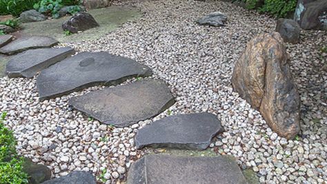 Slate Rock Landscaping, Mexican Beach Pebbles, Landscaping Rock, River Rock Garden, River Rock Landscaping, Outdoor Paving, Mexican Beaches, Front Garden Landscape, Backyard Pool Landscaping