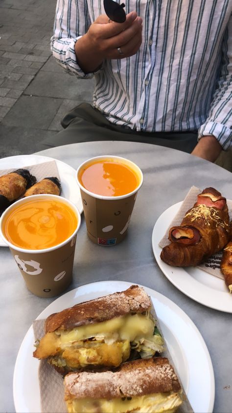 #breakfast #barcelona #aesthetic Barcelona Breakfast, Barcelona Aesthetic, Breakfast Aesthetic, Weekend Breakfast, Summer 24, French Toast, Toast, Barcelona