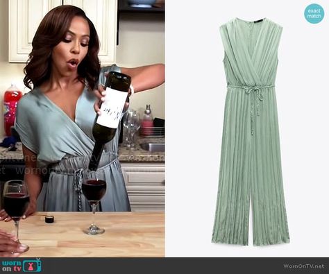 Andi’s green satin jumpsuit on Tyler Perrys Sistas.  Outfit Details: https://wornontv.net/425374/ Green Satin Jumpsuit, Kj Smith, Satin Jumpsuit, Tyler Perry, Floral Robes, Lace Bustier, Top And Pants Set, Woven Belt, Bustier Dress