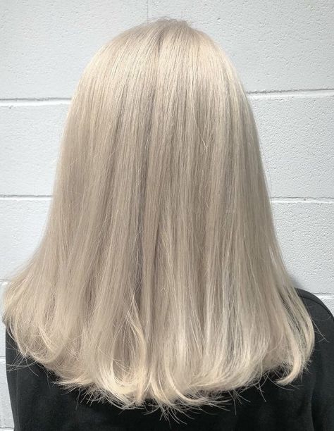 Champagne Blond, Look Grunge, Platinum Hair, Blonde Hair Looks, Hair Shades, Cut Hair, Strawberry Blonde, Hair Inspo Color, Hair Envy