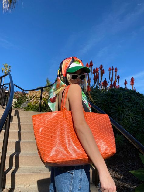 Goyard Tote Outfit, Goyard Tote Bag, Tote Bag Outfit, Uni Bag, Goyard Tote, Orange Tote Bags, Statement Handbag, Minimalist Fashion Women, Tote Outfit