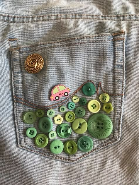 Sewing Buttons Ideas, Buttons Aesthetic, Beaded Clothing, Ropa Upcycling, Diy Project Ideas, Button Ideas, 15 Diy, 자수 디자인, Button Art