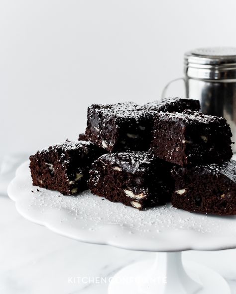 Fudge Jam Brownies | Kitchen Confidante | With Powdered Sugar Jam Brownies, Craving Sweets, Blondie Brownies, Healthier Food, Dessert Cake Recipes, Fudge Brownies, Brownie Bar, Strawberry Jam, Chocolate Coffee