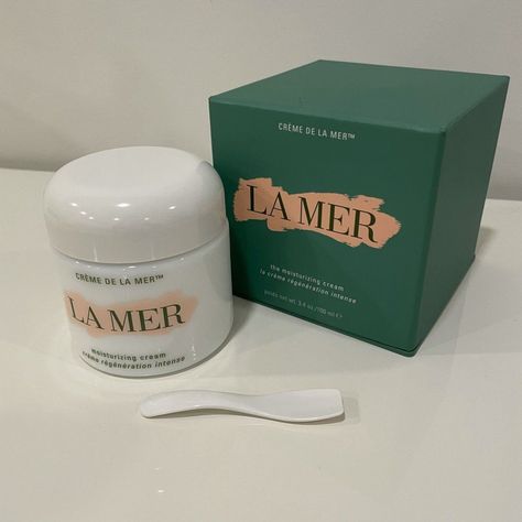 La Mer Skincare | La Mer The Moisturizing Cream | Color: Green/White | Size: Os  |  #LuxurySkincare #AntiAgingSkincare #LaPrairieSkinCaviar #ClarinsDoubleSerum #KoreanSkincare #ChanelHydraBeauty #SKIISkinpower #WhooSkincare #HydratingCream #FaceSeru Chanel Hydra Beauty, La Mer Moisturizing Cream, Estee Lauder Advanced Night Repair, Cosmetics Store, Advanced Night Repair, Hydrating Cream, Moisturizing Cream, Skin Care Women, Luxury Skincare