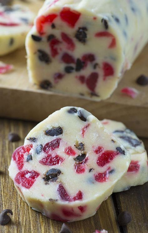 Christmas Maraschino Cherry Shortbread Cookies - OMG Chocolate Desserts Maraschino Cherry Shortbread Cookies, Beautiful Christmas Cookies, Cherry Shortbread Cookies, Cherry Shortbread, Beaux Desserts, Resepi Biskut, Cherry Cookies, Crinkle Cookies, Xmas Cookies