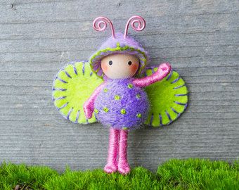 Spring Bug Bendy doll Bright Wood Peg Dolls, Bendy Doll, Felt Fairy, Clothespin Dolls, Waldorf Toys, Waldorf Dolls, Fairy Dolls, Felt Dolls, Doll Crafts