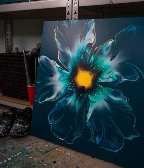 Diy Flower Canvas Painting, Pour Paint Flowers, Fluid Art Flowers, Paint Pouring Flowers, Love Acrylic Painting, Dutch Pour Painting, Abstract Painting Acrylic Modern, Dutch Pour, Piano Room