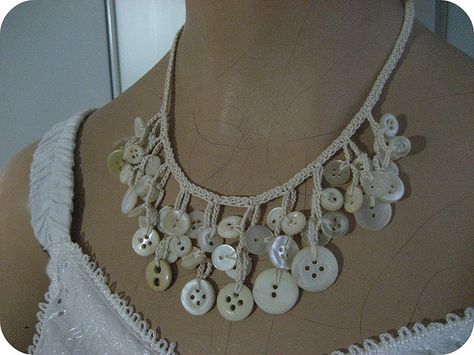 This would be so pretty with vintage glass buttons... crochet button necklace Buttons Necklace, Button Creations, Crochet Button, Crochet Jewellery, Copper Crafts, Button Necklace, Crochet Buttons, Recycled Jewelry, Necklace Craft