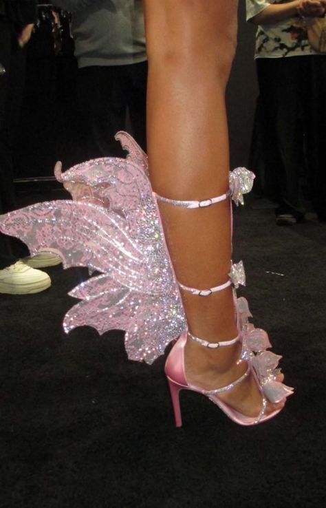 Fairy Heels, Pink Glamour, Dope Jewelry Accessories, Fashion Shoes Heels, Malibu Barbie, Girly Bags, Cute Heels, Girly Shoes, Aesthetic Shoes