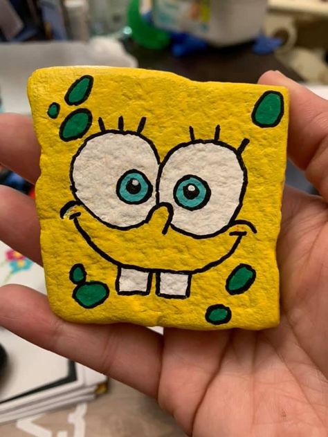 Nemo Painted Rock, Small Rock Painting Ideas Aesthetic, Spongebob Rock Painting, Rock Painting Designs Simple, Rock Crafts Diy, Garden Rock Art, Rock Painting Tutorial, Diy Rock Art, Painted Rock Animals