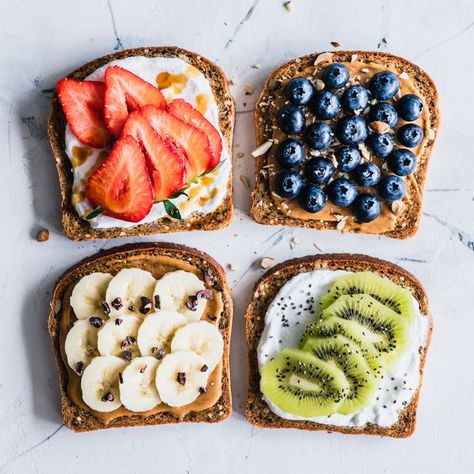 Peanut Butter And Cream Cheese, Cream Cheese Toast, Delicious Dinner Ideas, Fruit Toast, Peanut Butter Toast, Bistro Food, Resep Diet, Makanan Diet, Breakfast Toast