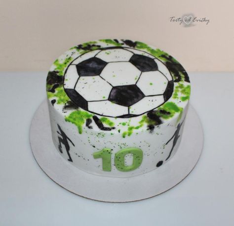 Painted football by Cakes by Evička Cake With Football Theme, Football Theme Cake Boys, Basket For Your Boyfriend, Football Cakes For Boys, Birthday Cake For Teens, Football Cake Design, Painted Football, Football Themed Cakes, Cakes Pictures