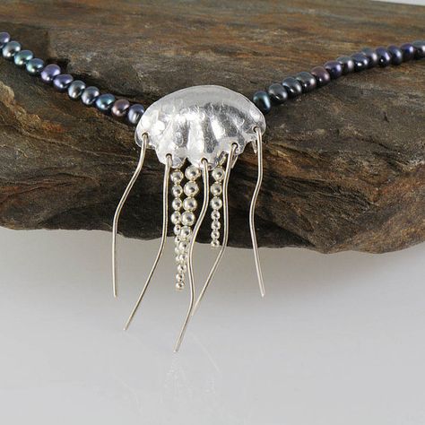 Jellyfish Jewelry, Persona 2, Jellyfish Necklace, Volcanic Island, Necklaces Pearl, Necklace With Pearls, Genuine Pearl Necklace, Sea Jewelry, Bridal Choker