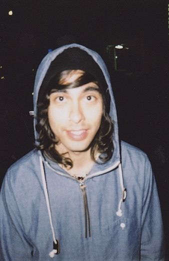 vic fuentes <3 Him with curly hair...as;fhaslkdfj <3 The Veil, Veil, A Man, Long Hair, Songs, Music, Hair, Vic Fuentes