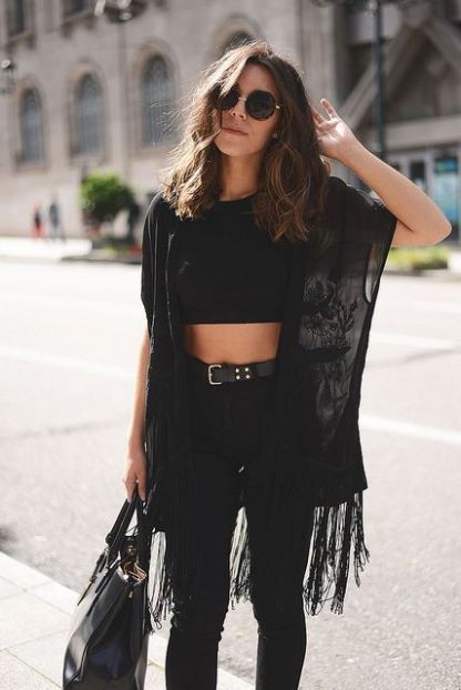 All black is the best boho outfits for any trip! Boho Travel Outfit, Mode Edgy, All Black Outfits For Women, Styl Grunge, Wear Crop Top, Women Fashion Edgy, Rock Chic, Looks Black, Hipster Fashion